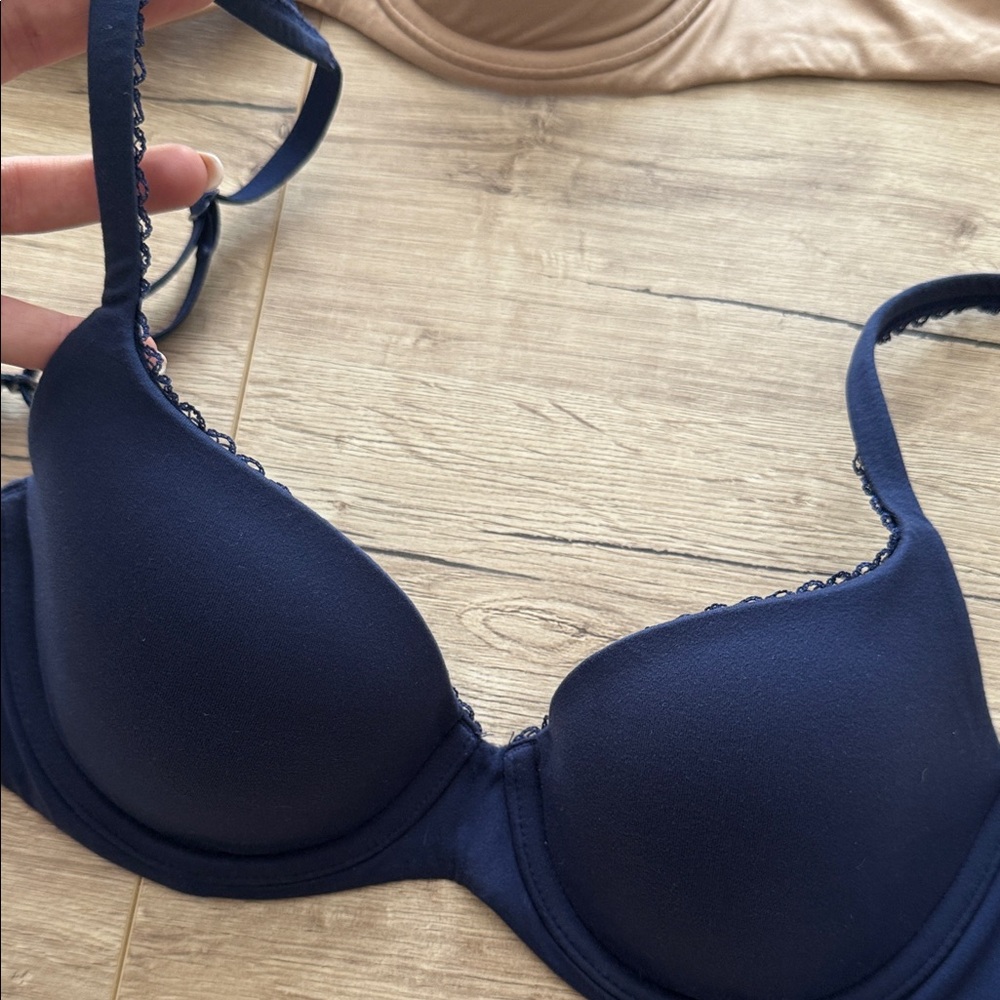 Victoria’s secret set of Navy and Tan Bras - Picture 4 of 9